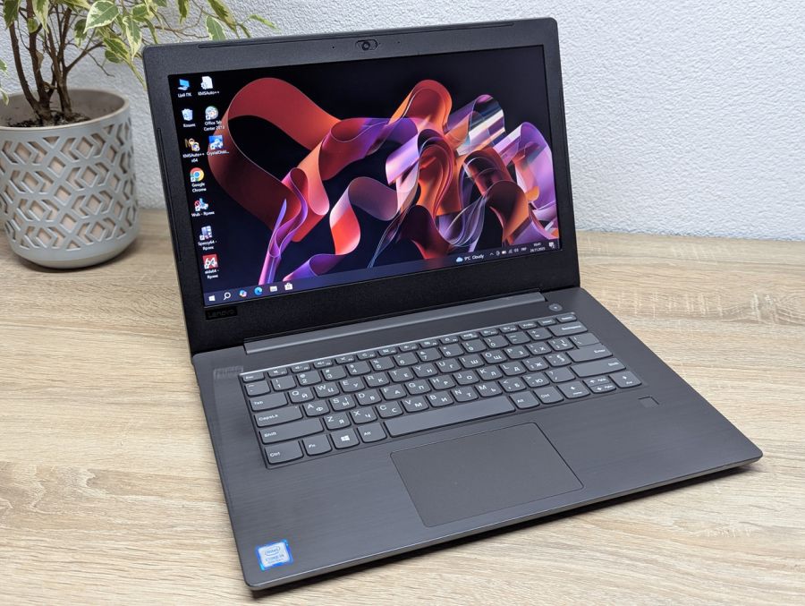 Ноутбук Б/В Lenovo V330-14IKB, Intel Core i5-8250U, DDR4 20 GB, SSD 256GB, 14" Full HD [ProductHub SKU L353]