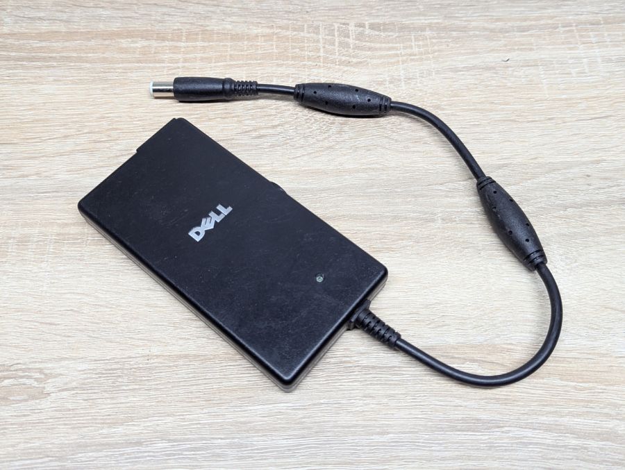 Б/В Оригінальна авто зарядка для ноутбука DELL model DA65NS3-00 [ProductHub SKU DA65NS3]