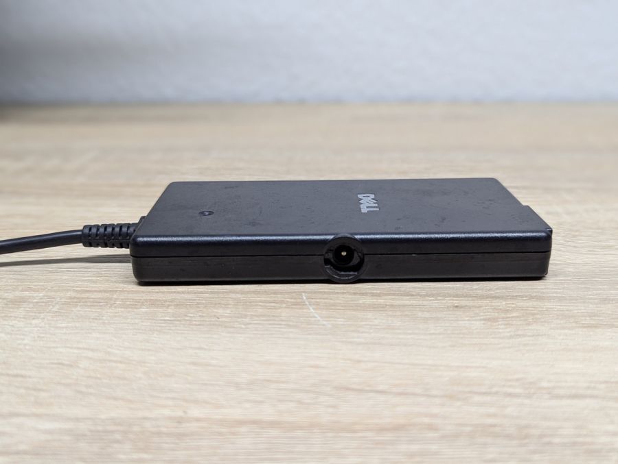 Б/В Оригінальна авто зарядка для ноутбука DELL model DA65NS3-00 [ProductHub SKU DA65NS3]