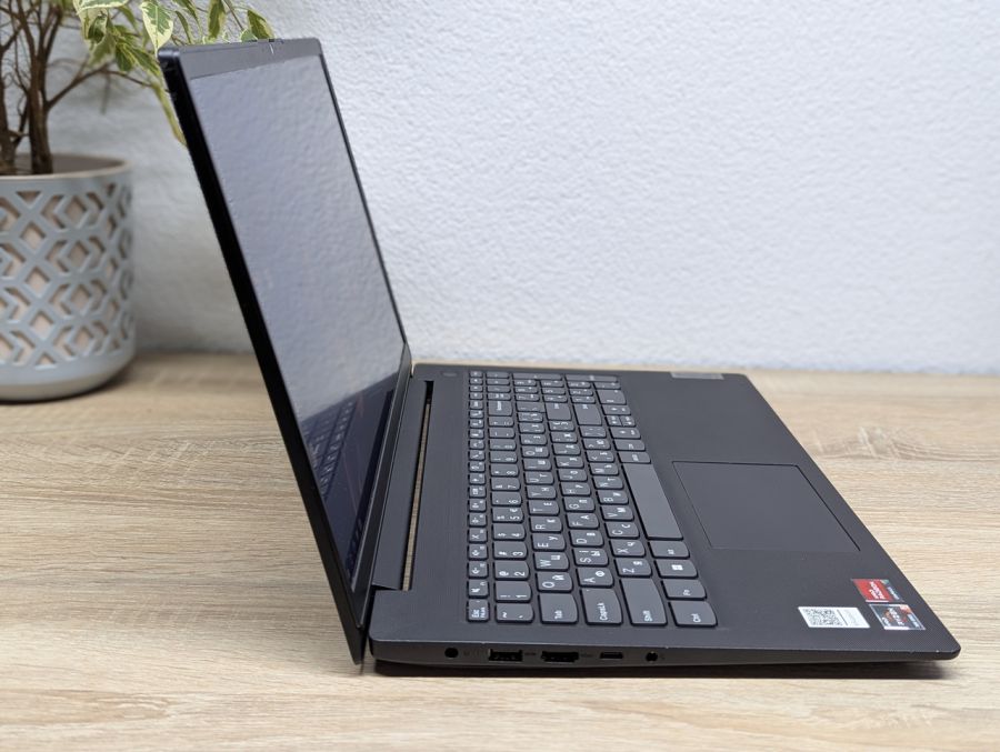 Уцінка! Ноутбук Б/В Lenovo V15 G4 AMN, AMD Ryzen 5 7520U, DDR4 8 GB, SSD 256GB, AMD Radeon 610M 2Gb, 15.6" Full HD [ProductHub SKU L361]