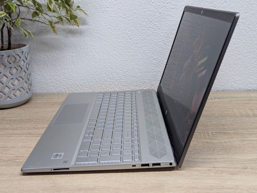 Ноутбук Б/В HP Pavilion Laptop 15, Intel Core i5-1035G7, DDR4 32 GB, SSD 256GB + HDD 1TB, 15.6" Full HD [ProductHub SKU HP689]