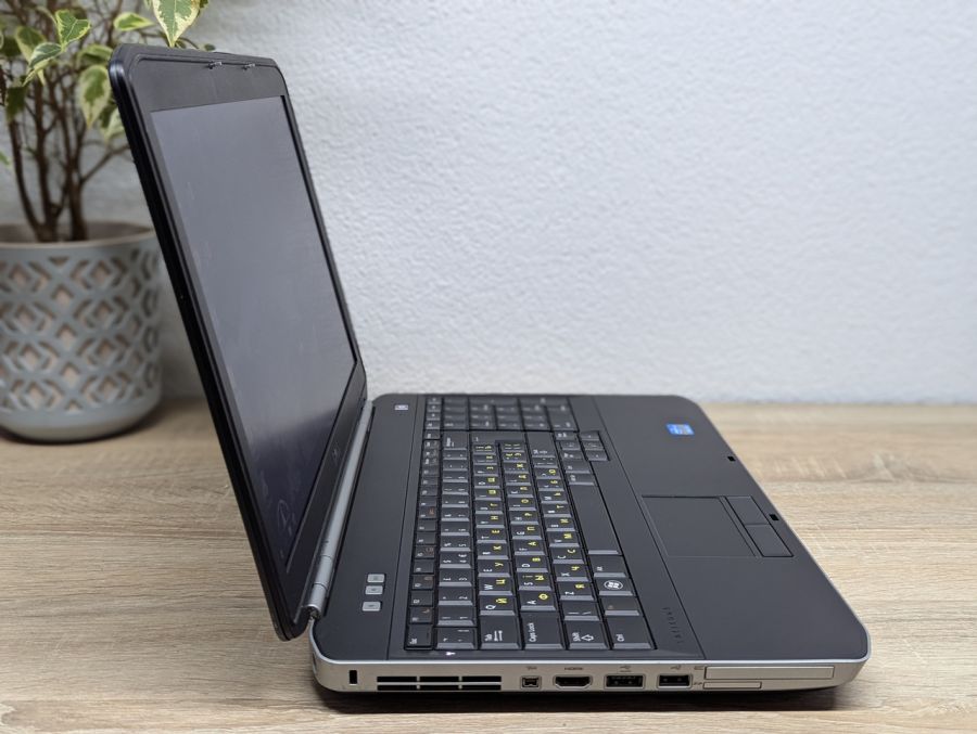 Ноутбук Б/В Dell Latitude E5520, Intel Core i3-2350M, DDR3 8GB, SSD 128GB, 15.6" HD