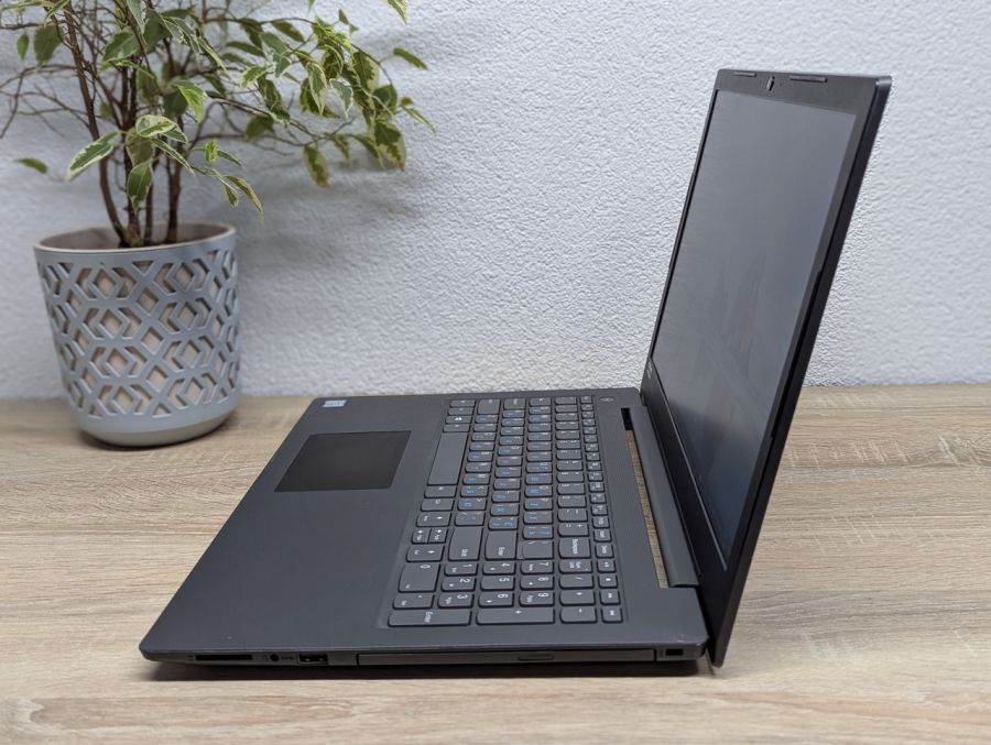 Ноутбук Б/В Lenovo V130-15IKB, Intel Core i5-8250U, DDR4 20GB, SSD 256GB, 15.6" Full HD
