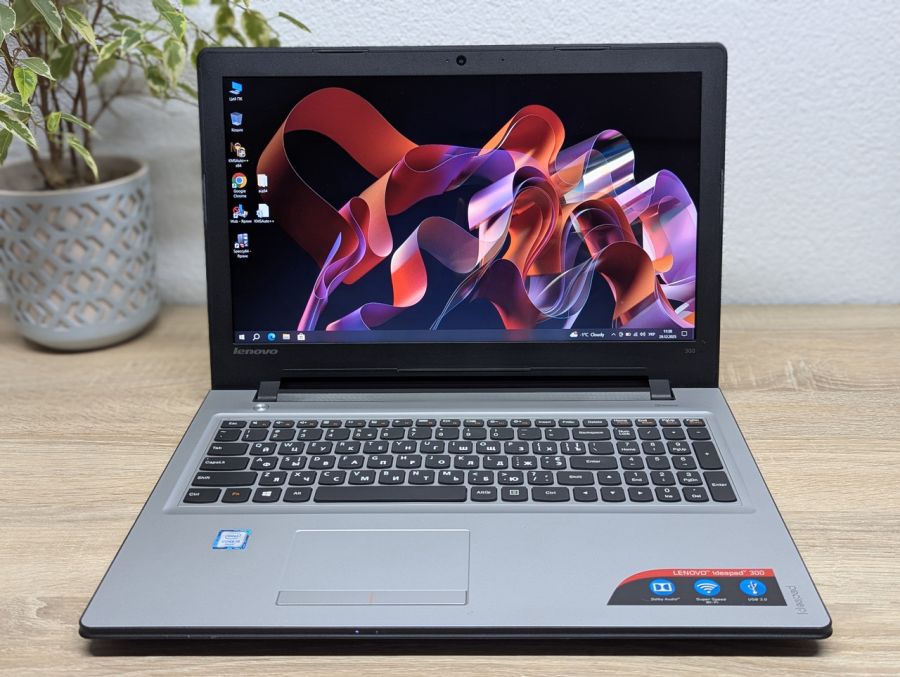 Уцінка! Ноутбук Б/В Lenovo IdeaPad 300-15ISK, Intel Core i5-6200U, DDR3 8 GB, SSD 128GB, 15" Full HD [ProductHub SKU L375]