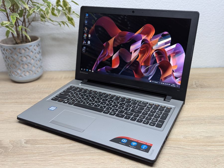 Уцінка! Ноутбук Б/В Lenovo IdeaPad 300-15ISK, Intel Core i5-6200U, DDR3 8 GB, SSD 128GB, 15" Full HD [ProductHub SKU L375]