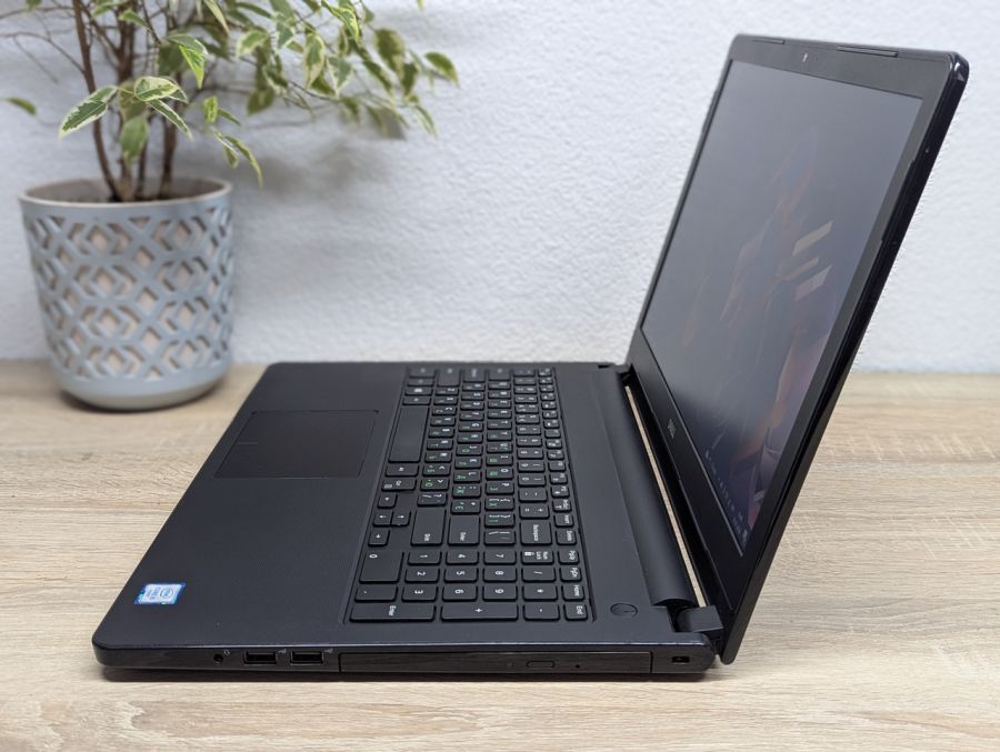 Ноутбук Б/В Dell Vostro 3559, Intel Core i5-6200U, DDR3 8GB, SSD 128GB, 15.6" HD