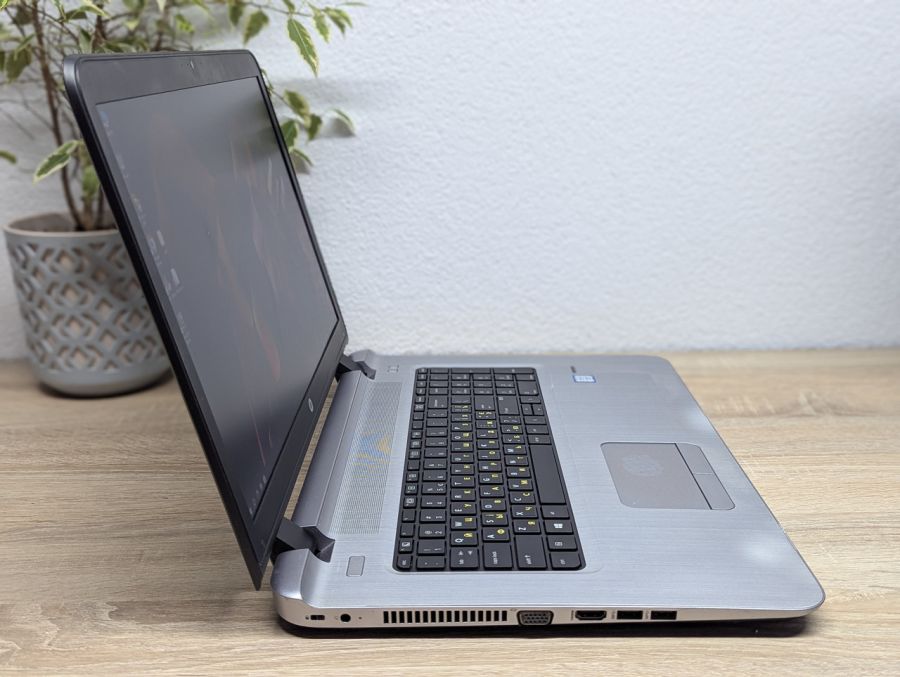 Ноутбук Б/В HP ProBook 470 G3, Intel Core i7-6500U, DDR4 16GB, SSD 128GB + SSD 500GB, AMD Radeon R7 M340 2GB, 17" Full HD