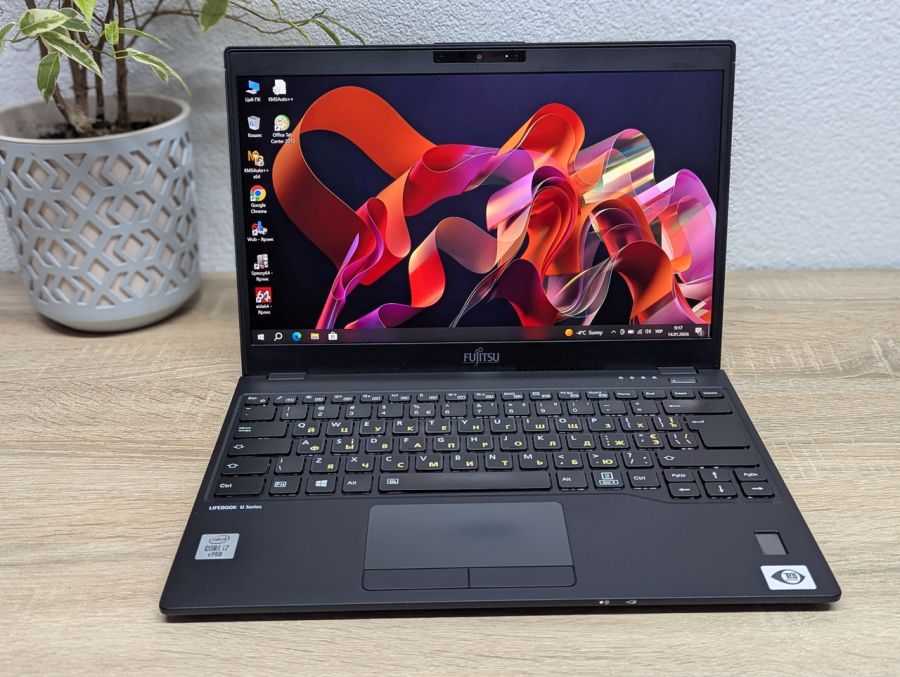 Ноутбук Б/В Fujitsu U9310, Intel Core i7-10610U, DDR3 8GB, SSD 512GB, 13" Full HD