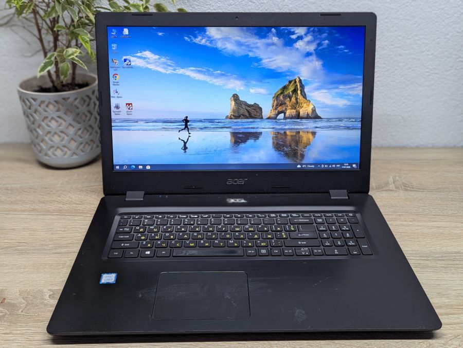 Уцінка! Ноутбук Б/В Acer Aspire A317-51, Intel Core i5-8265U, DDR4 8 GB, SSD 256GB, 17.3" UHD Сенсор [ProductHub SKU Acer153]