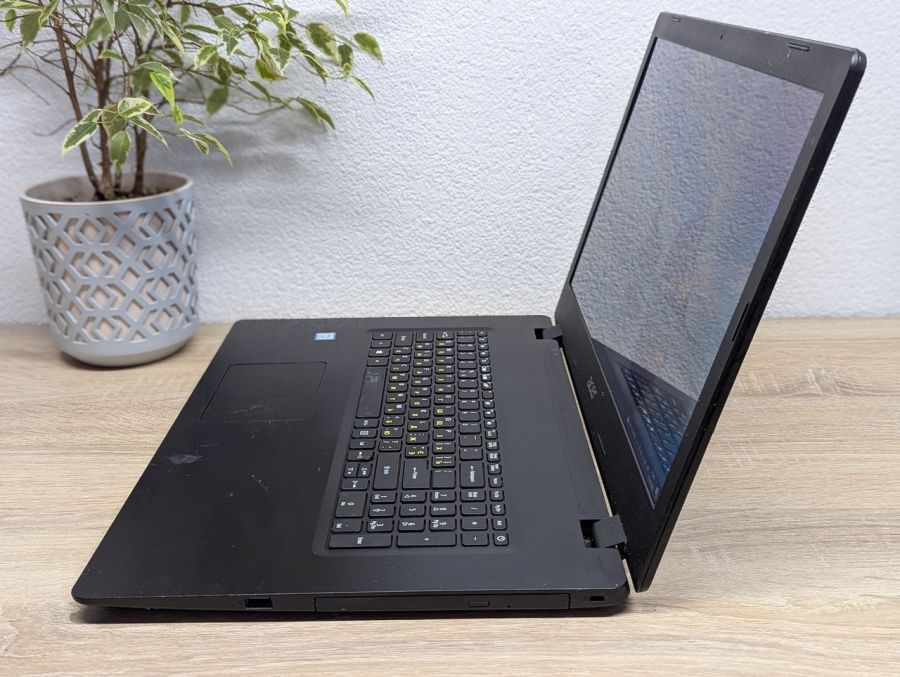 Уцінка! Ноутбук Б/В Acer Aspire A317-51, Intel Core i5-8265U, DDR4 8 GB, SSD 256GB, 17.3" UHD Сенсор [ProductHub SKU Acer153]