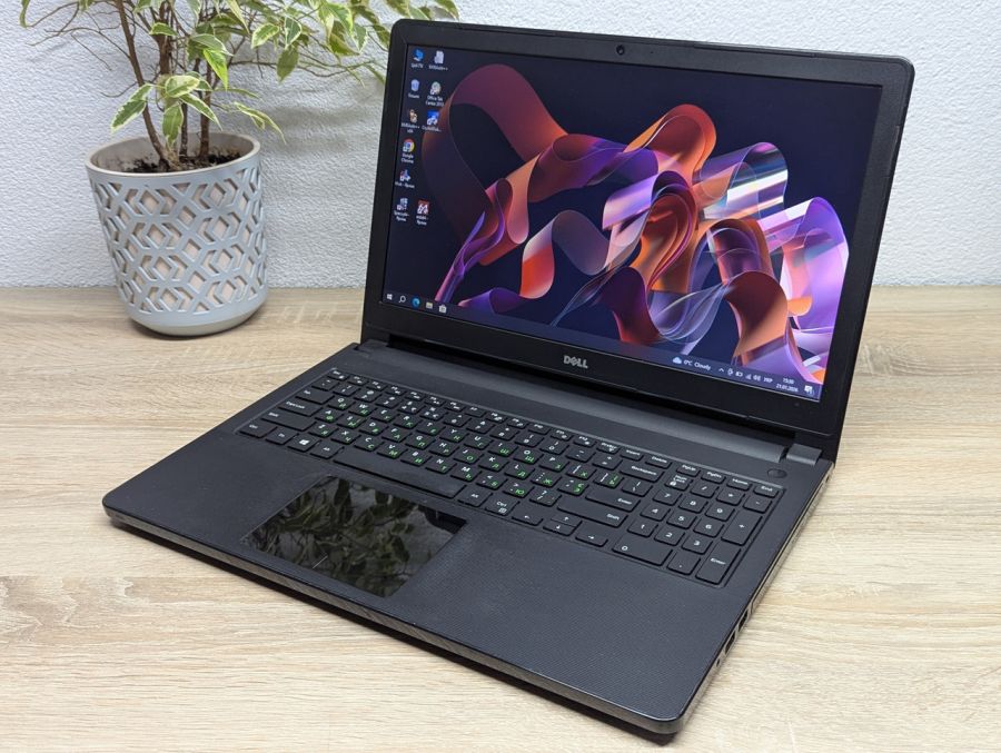 Уцінка! Ноутбук Б/В Dell Vostro 3559, Intel Core i5-6200U, DDR3 8 GB, SSD 256GB, 15.6" HD [ProductHub SKU Dell470]