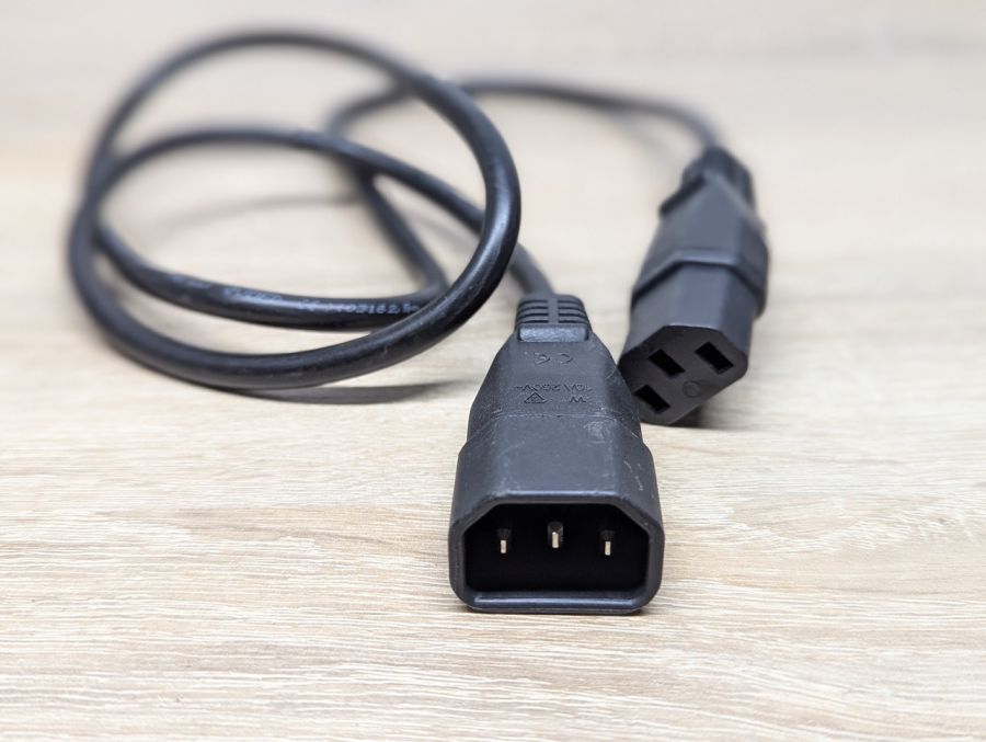 Б/В Силовий кабель-подовжувач IEC C13-C14 1м [ProductHub SKU METPOL-1м]