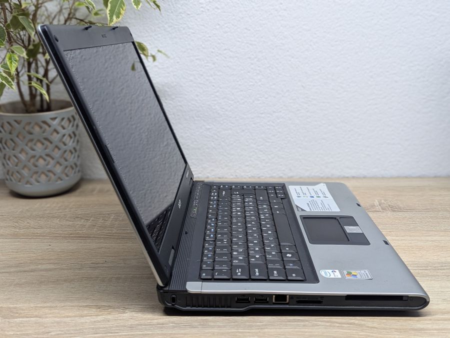 Ноутбук Б/В Acer Extensa 5510, Intel Core 2 Duo T5500, DDR2 4GB, SSD 128GB, Intel Mobile 945 Express Chipset Family, 15.6"