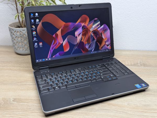 Ноутбук Б/В Dell E6540, Intel Core i5-4310M, DDR3 8GB, SSD 256GB, AMD Radeon HD 8790M 2GB, 15.6" HD