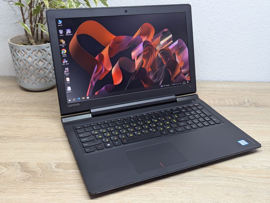 Ноутбук Б/В Lenovo IdeaPad 700-15ISK, Intel Core i5-6300HQ, DDR4 16 GB, SSD 256GB + HDD 500GB, 15.6" Full HD
