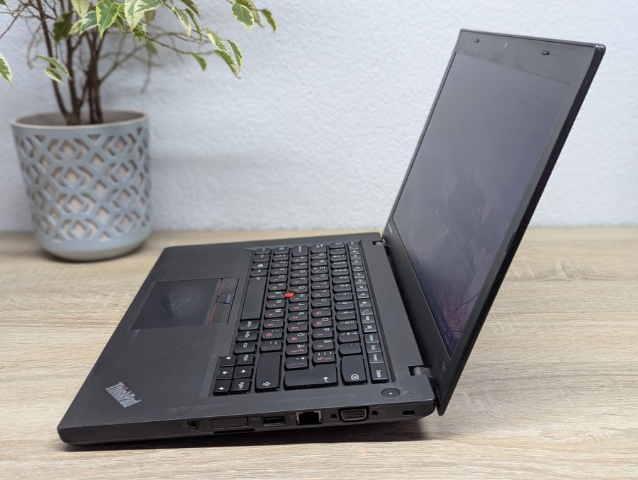 Уцінка! Ноутбук Б/В Lenovo ThinkPad T450, Intel Core i5-5300U, DDR3 8 GB, SSD 128GB, 14" HD [ProductHub SKU L433]