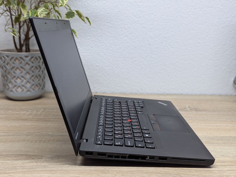 Уцінка! Ноутбук Б/В Lenovo ThinkPad T450, Intel Core i5-5300U, DDR3 8 GB, SSD 128GB, 14" HD [ProductHub SKU L433]