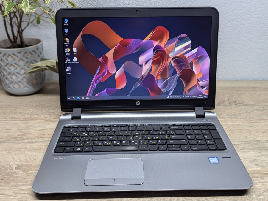 Ноутбук Б/В HP ProBook 450 G3, Intel Core i7-6500U, DDR3 8GB, SSD 180GB + HDD 500GB, AMD Radeon R7 M340 2GB, 15.6" Full HD