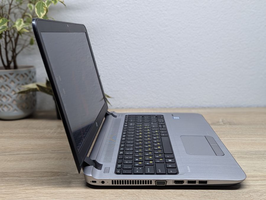 Ноутбук Б/В HP ProBook 450 G3, Intel Core i7-6500U, DDR3 8GB, SSD 180GB + HDD 500GB, AMD Radeon R7 M340 2GB, 15.6" Full HD