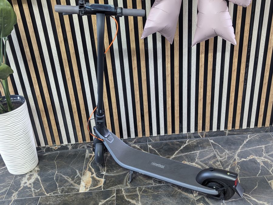 Б/В Електросамокат Ninebot KickScooter E2 Plus від Segway Модель 051402E [ProductHub SKU 051402E]