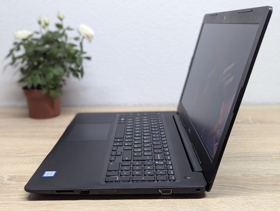 Ноутбук Б/В Dell Latitude 3590, Intel Core i5-7200U, DDR4 8GB, SSD 128GB, 15.6" Full HD