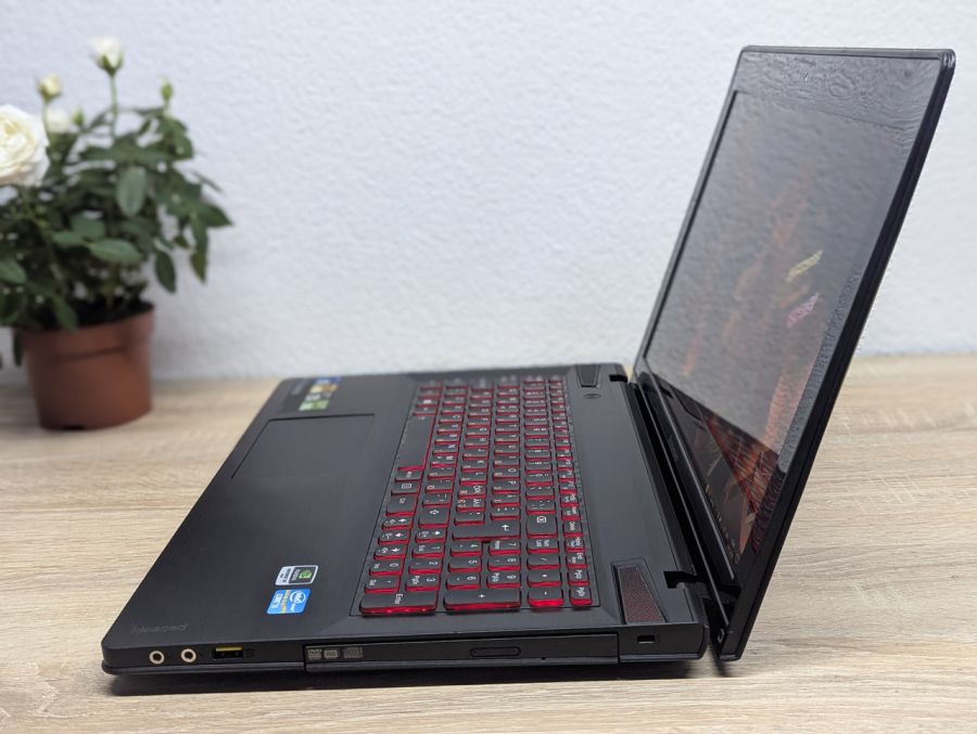 Ноутбук Б/В Lenovo IdeaPad Y500, Intel Core i5-3230M, DDR3 8GB, SSD 128GB + HDD 500GB, NVIDIA GeForce GT 650M 2GB, 15.6" Full HD