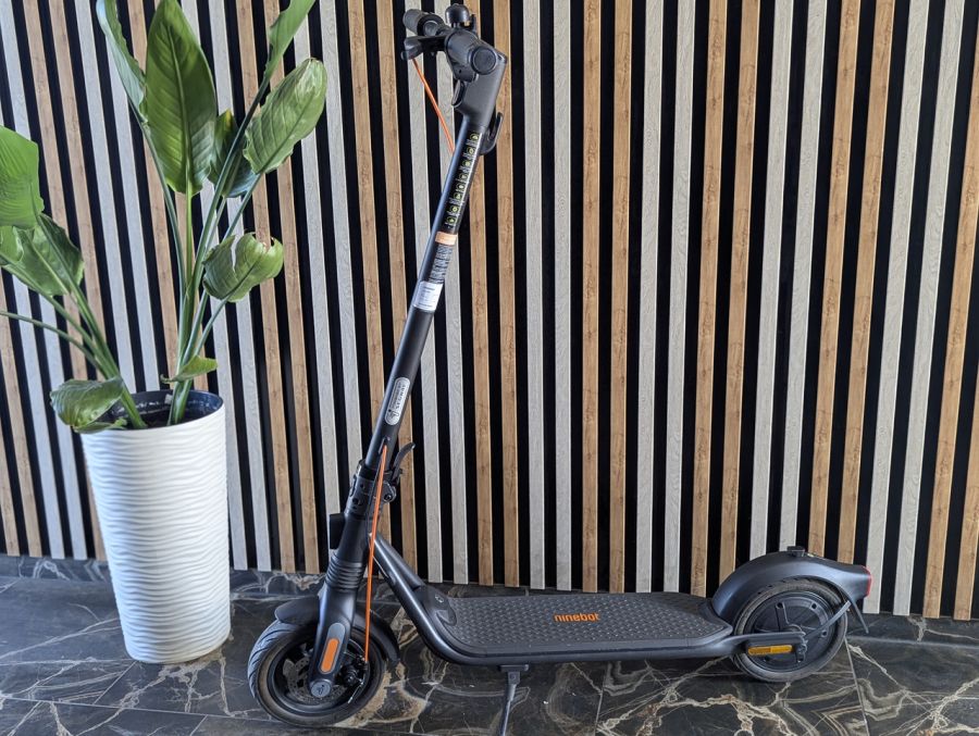 Б/В Електросамокат Segway Ninebot KickScooter F2 Plus (модель 051202E) [ProductHub SKU 051202E(3)]