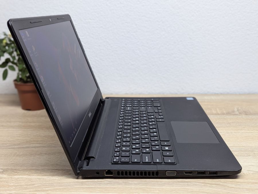 Ноутбук Б/В Dell Vostro 15-3568, Intel Core i5-7200U, DDR4 8GB, SSD 128GB, 15" HD [ProductHub SKU Dell242]