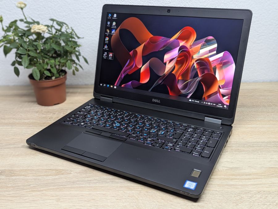 Ноутбук Б/В Dell Latitude E5570, Intel Core i5-6300U, DDR4 8GB, SSD 128GB, 15.6" Full HD