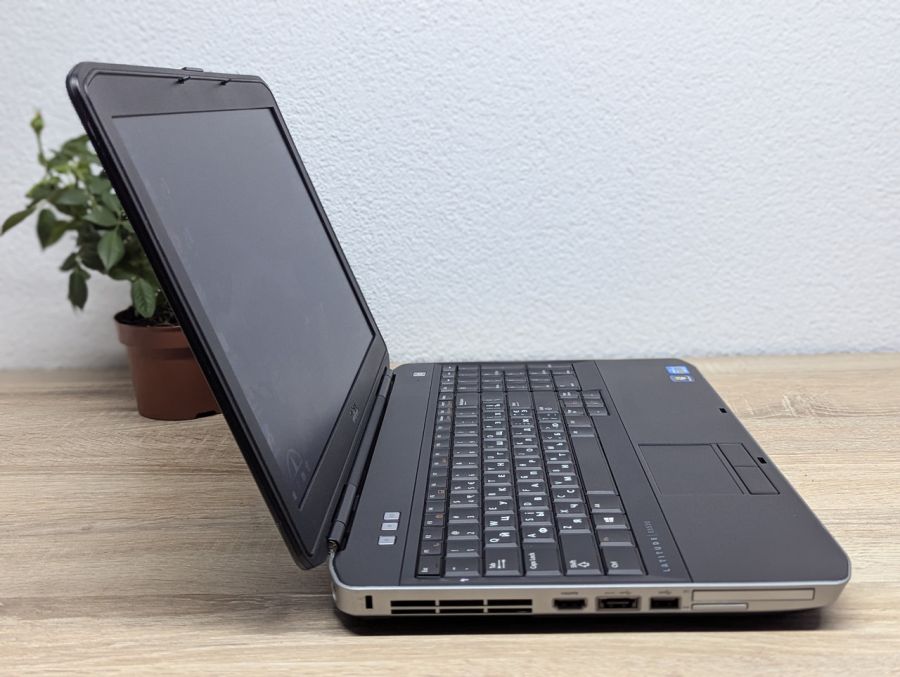 Ноутбук Б/В Dell Latitude E5530, Intel Core i3-3110M, DDR3 8 GB, SSD 128GB, 15.6" HD [ProductHub SKU Dell523]