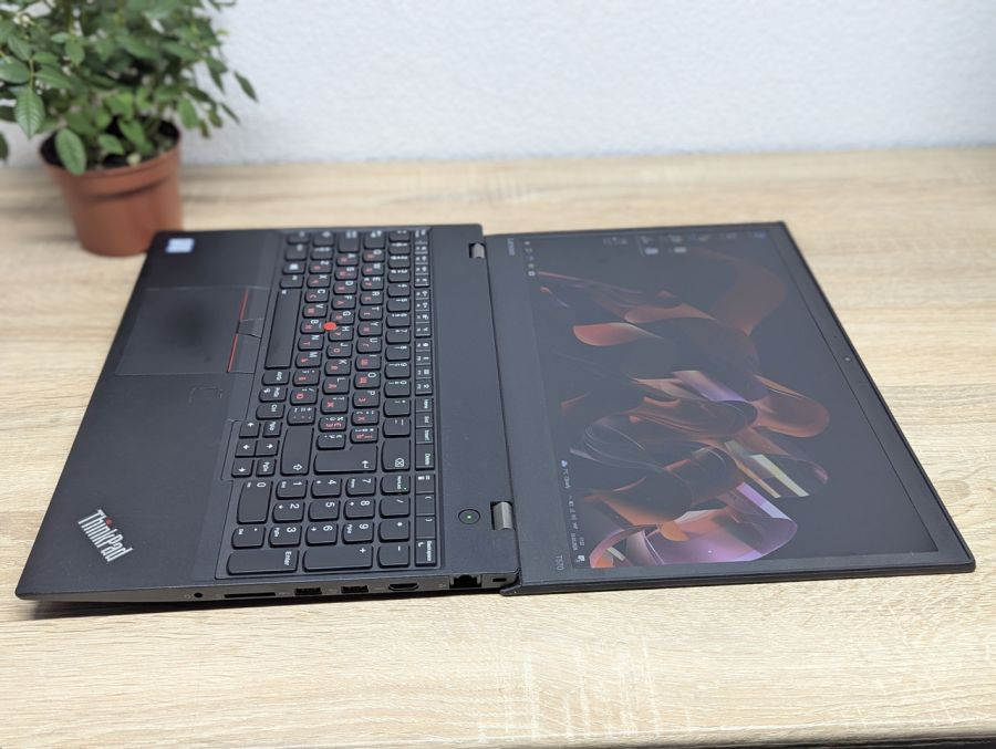 Ноутбук Б/В Lenovo ThinkPad T570, Intel Core i5-7300U, DDR4 8GB, SSD 128GB, 15.6" Full HD [ProductHub SKU L519]