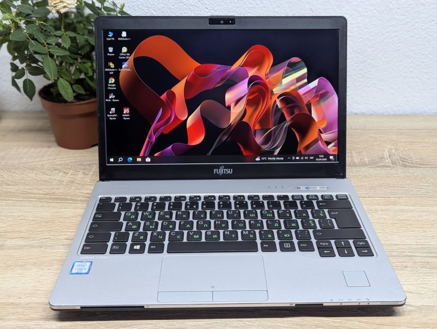 Ноутбук Б/В Fujitsu S936, Intel Core i5-6200U, DDR4 4 GB, SSD 256GB, 13" Full HD [ProductHub SKU F248]