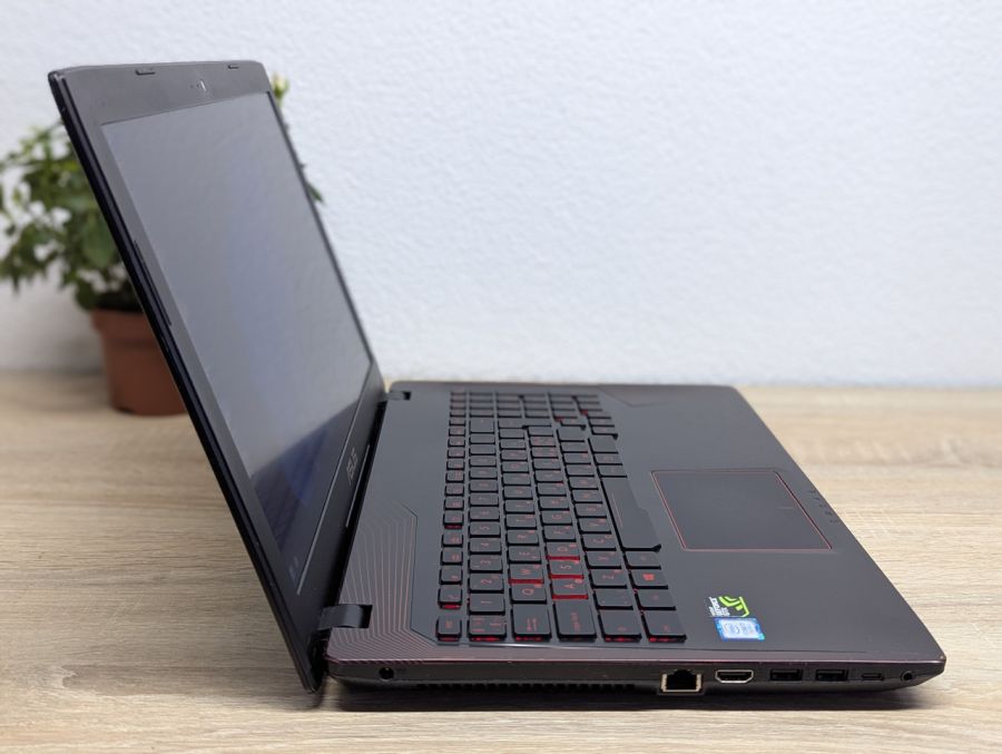 Ноутбук Б/В ASUS Strix GL553VE, Intel Core i7-7700HQ, DDR4 16GB, SSD 256GB + HDD 320GB, NVIDIA GeForce GTX 1050 4GB, 15.6" Full HD