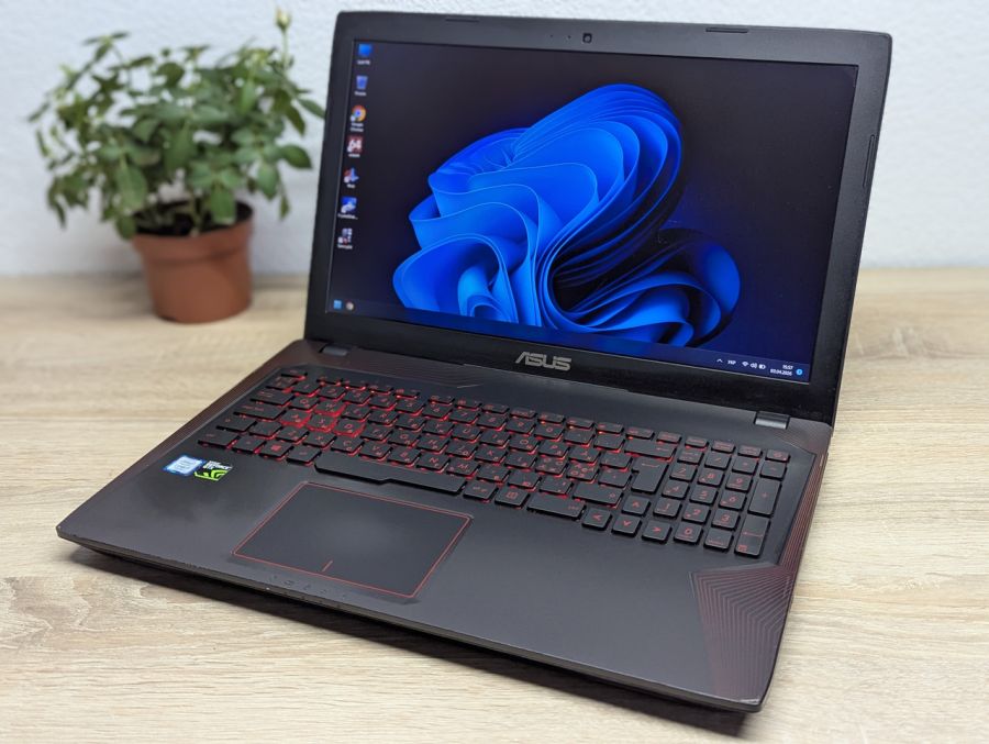 Ноутбук Б/В ASUS Strix GL553VE, Intel Core i7-7700HQ, DDR4 16GB, SSD 256GB + HDD 320GB, NVIDIA GeForce GTX 1050 4GB, 15.6" Full HD