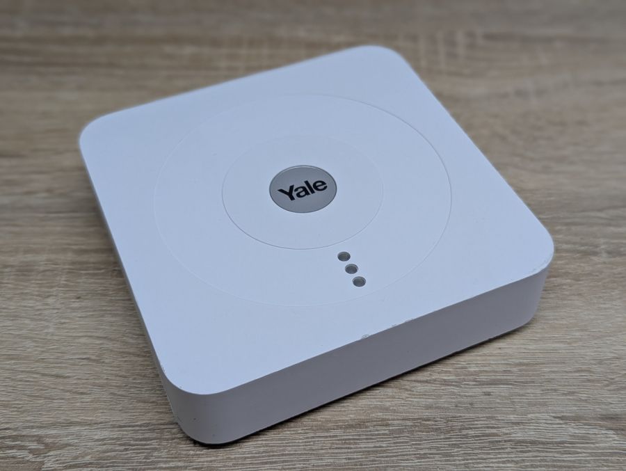 Б/В Центральний хаб системи розумного дому Yale Living Smart Hub 2.0 SR-HUB