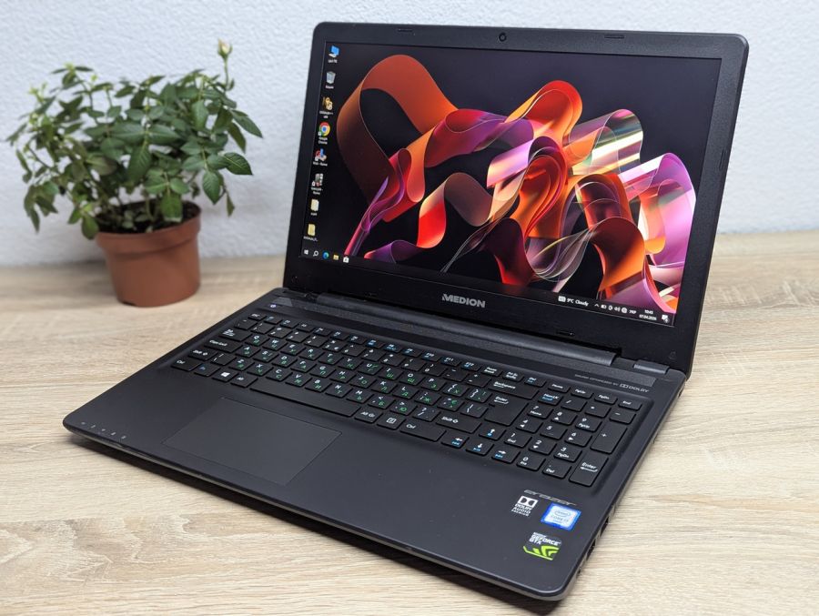 Ноутбук Б/В Medion Erazer P6661, Intel Core i7-6500U, DDR3 16 GB, SSD 128GB + HDD 1TB, NVIDIA GeForce GTX 950M 2Gb, 15.6" Full HD [ProductHub SKU M34]
