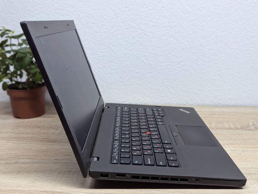 Ноутбук Б/В Lenovo ThinkPad T460P, Intel Core i5-6300HQ, DDR4 8 GB, SSD 128GB, 14" Full HD [ProductHub SKU L545]