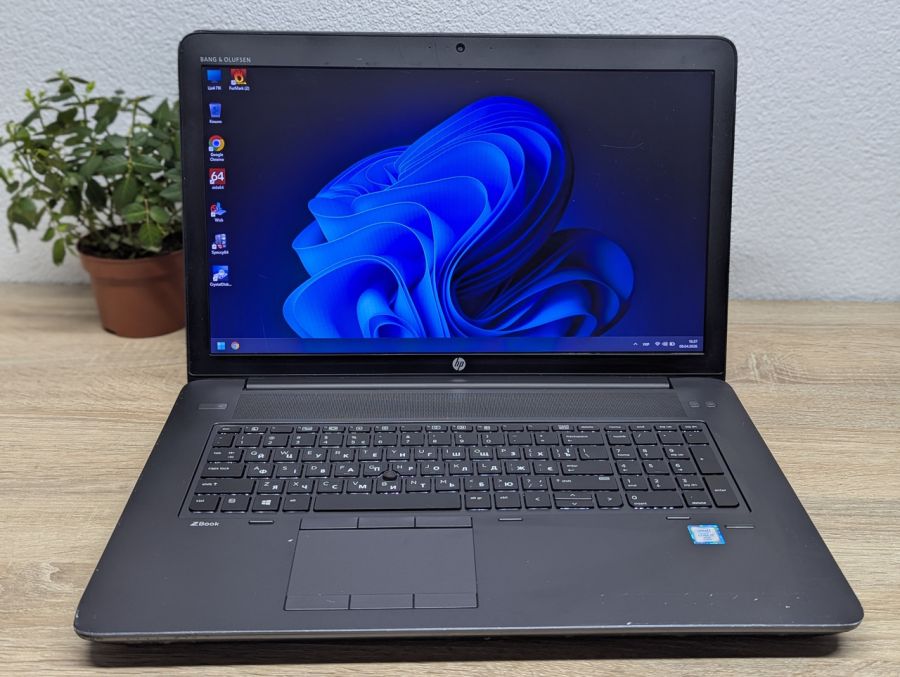 Ноутбук Б/В HP ZBook 17 G3, Intel Core i7-6820HQ, DDR4 32 GB, SSD 512GB + SSD 512GB, NVIDIA Quadro M3000M 4Gb, 17.3" [ProductHub SKU HP839]