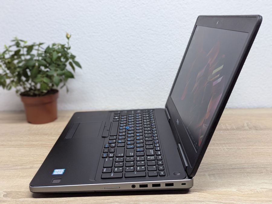 Ноутбук Б/В Dell Precision 7520, Intel Core i7-7820HQ, DDR4 32GB, SSD 500GB + HDD 1TB, NVIDIA Quadro M2200 4GB, 15.6" Full HD