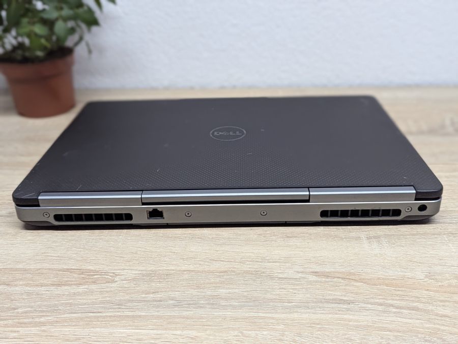 Ноутбук Б/В Dell Precision 7520, Intel Core i7-7820HQ, DDR4 32GB, SSD 500GB + HDD 1TB, NVIDIA Quadro M2200 4GB, 15.6" Full HD