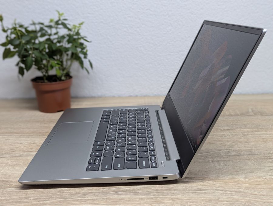 Ноутбук Б/В Lenovo IdeaPad 330S-14IKB, Intel Core i3-8130U, DDR4 12 GB, SSD 256GB, 14" Full HD [ProductHub SKU L555]