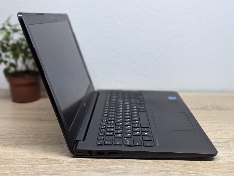 Ноутбук Б/В Dell Latitude 3550, Intel Core i5-5200U, DDR3 8 GB, SSD 128GB, 15.6" HD [ProductHub SKU Dell568]