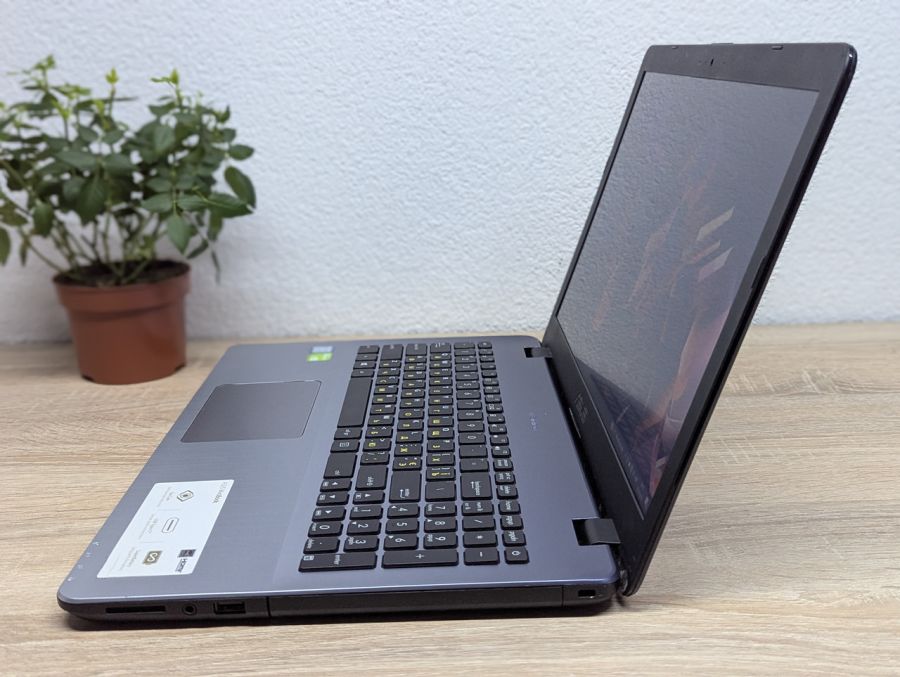 Ноутбук Б/В ASUS Vivobook X542U, Intel Core i5-8250U, DDR4 16GB, SSD 256GB, NVIDIA GeForce MX150 4GB, 15.6" Full HD