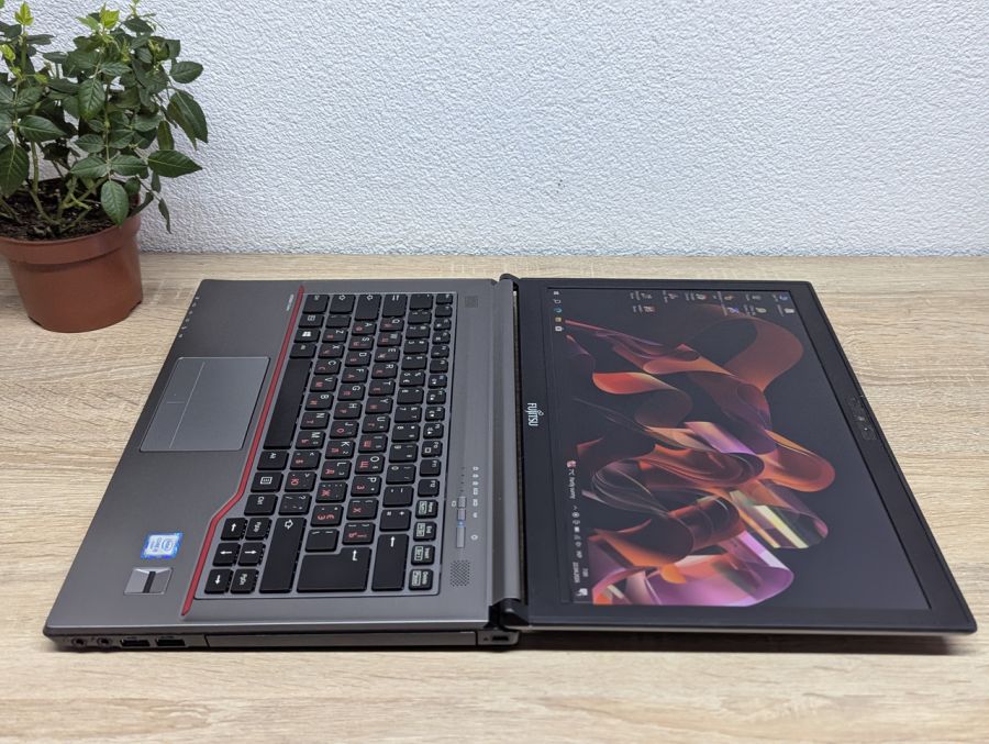Ноутбук Б/В Fujitsu E746, Intel Core i5-6200U, DDR4 8GB, SSD 128GB, 14" Full HD [ProductHub SKU F254]