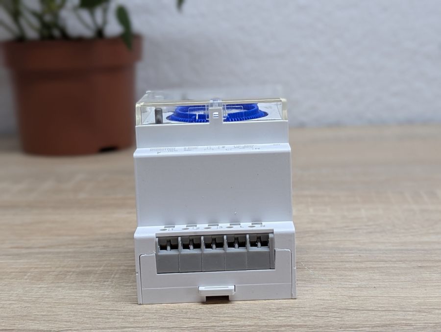Новий Електромеханічний таймер добового типу SUL 181 d [ProductHub SKU SUL181(9)]