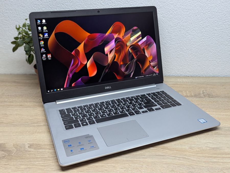 Ноутбук Б/В Dell Inspiron 5770, Intel Core i5-8250U, DDR4 16 GB, SSD 256GB, 17" Full HD [ProductHub SKU Dell576]