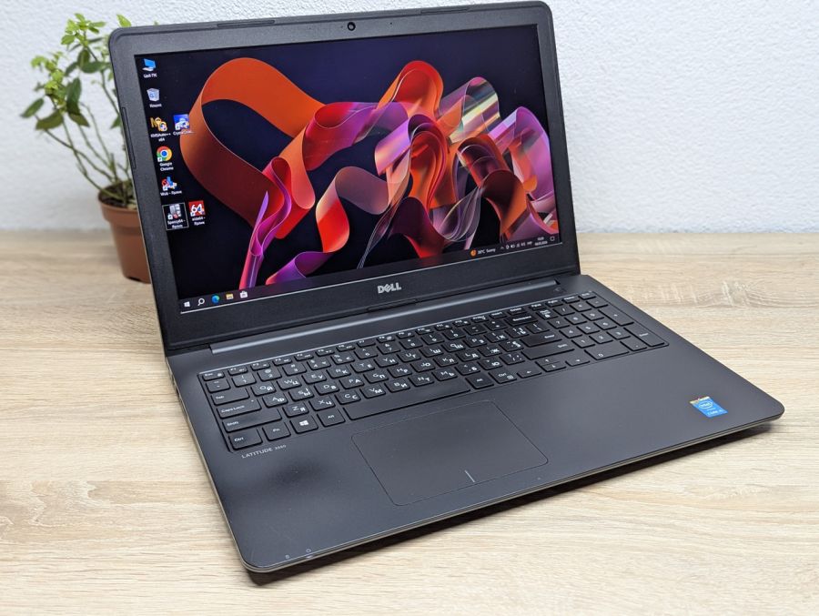 Ноутбук Б/В Dell Latitude 3550, Intel Core i5-5200U, DDR3 8 GB, SSD 256GB, NVIDIA GeForce 830M 2Gb, 15.6" Full HD [ProductHub SKU Dell586]