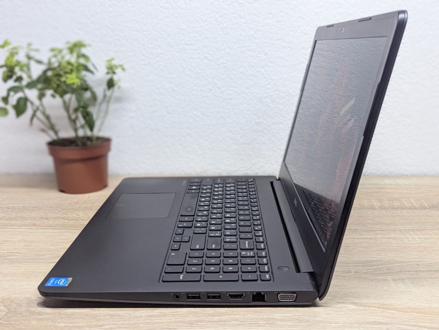 Ноутбук Б/В Dell Latitude 3550, Intel Core i5-5200U, DDR3 8GB, SSD 120GB, NVIDIA GeForce 830M 2GB, 15.6" Full HD