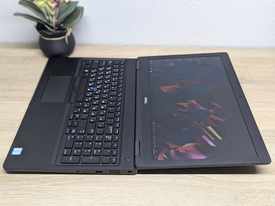 Ноутбук Б/В Dell Latitude 5580, Intel Core i5-6300U, DDR4 8GB, SSD 256GB, 15.6" HD