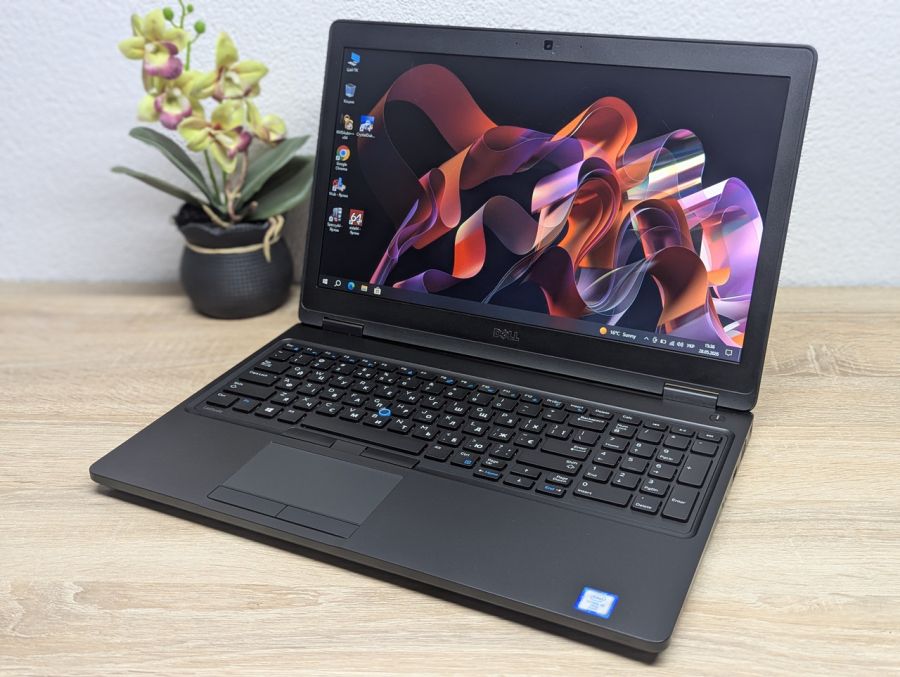 Ноутбук Б/В Dell Latitude 5580, Intel Core i5-6300U, DDR4 8GB, SSD 256GB, 15.6" HD